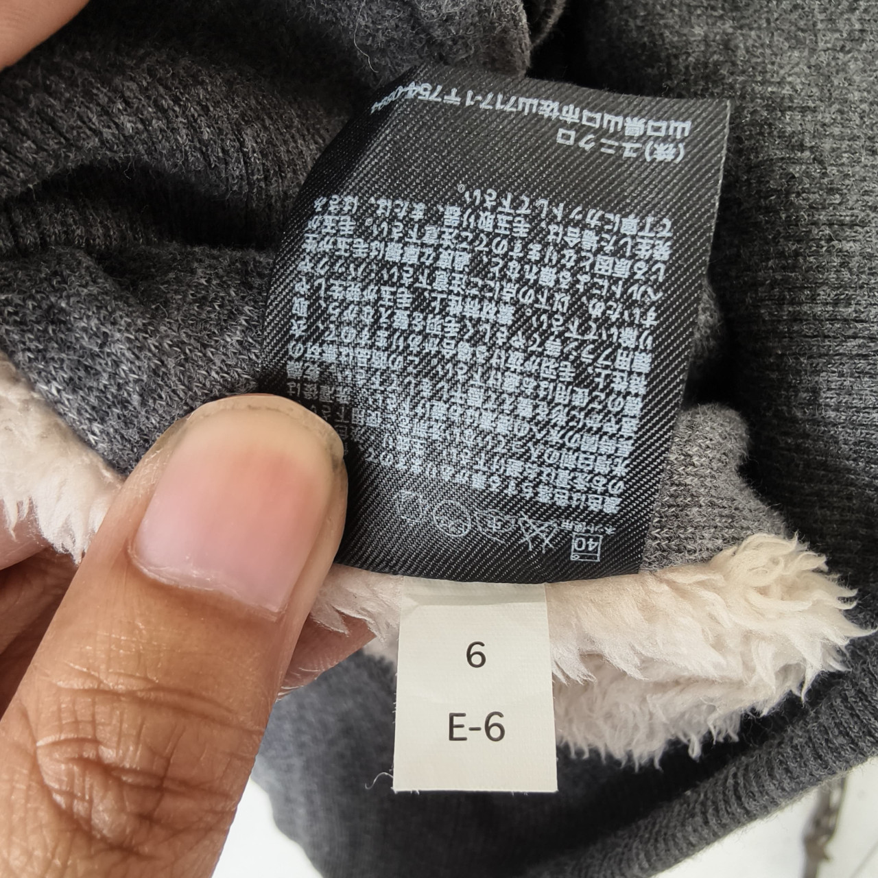 Jacket Hoodie Zipper Uniqlo warna Grey