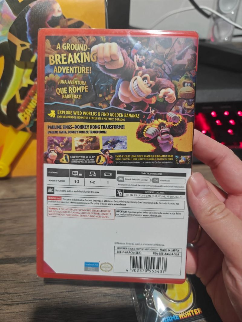 HYBRID AUCTION BUNDLE NINTENDO SWITCH 2 GAME DONKEY KONG BANANZA WITH MERCHANDISE