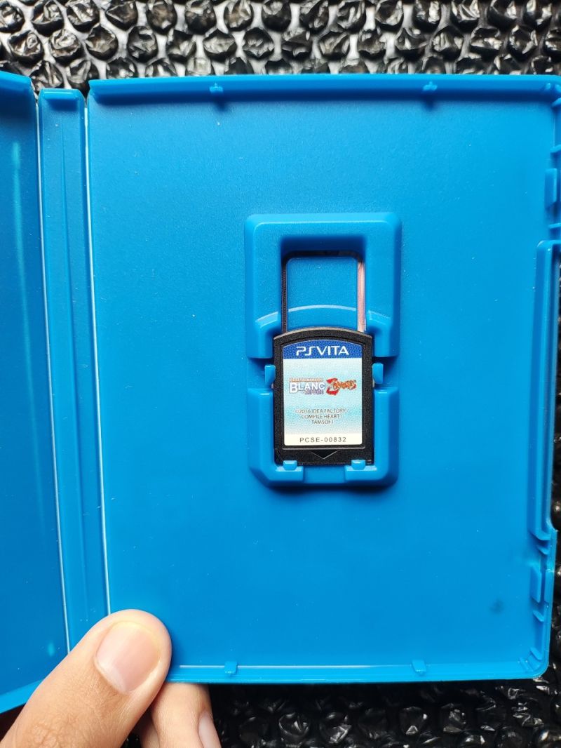 PS Vita Megatagmension Blanc + Neptune Vs Zombie