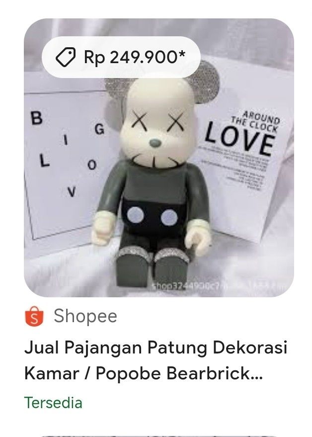 Bearbrick KAWS (kolaborasi dengan seniman KAWS)