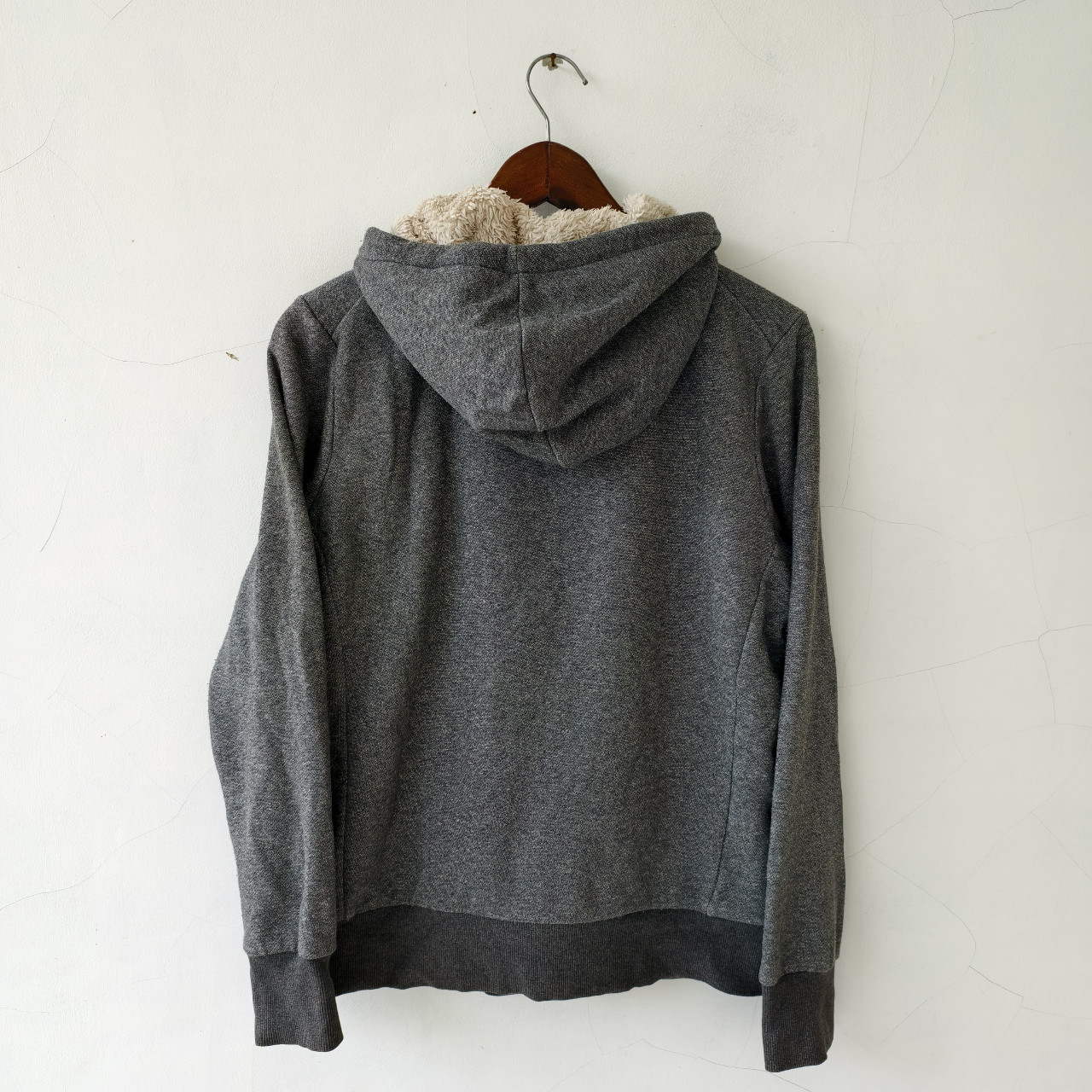 Jacket Hoodie Zipper Uniqlo warna Grey