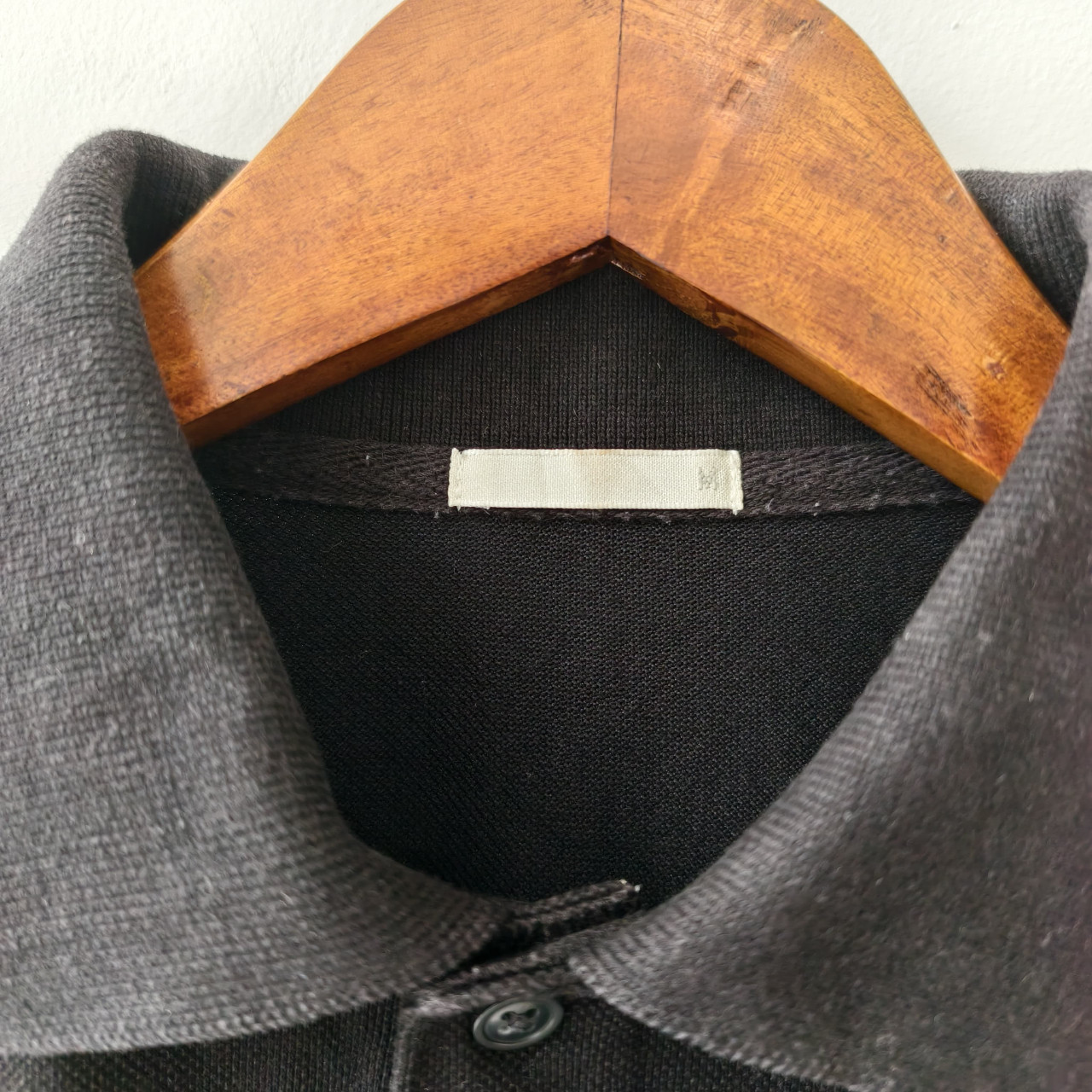 UNIQLO GU KAOS Kerah Polo Hitam