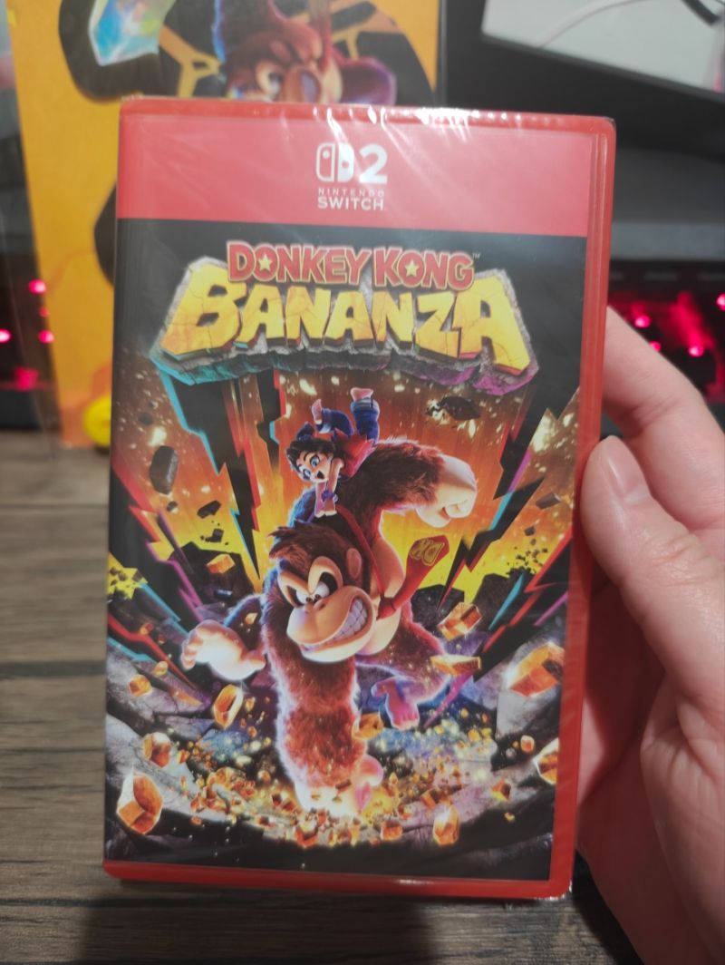 HYBRID AUCTION BUNDLE NINTENDO SWITCH 2 GAME DONKEY KONG BANANZA WITH MERCHANDISE