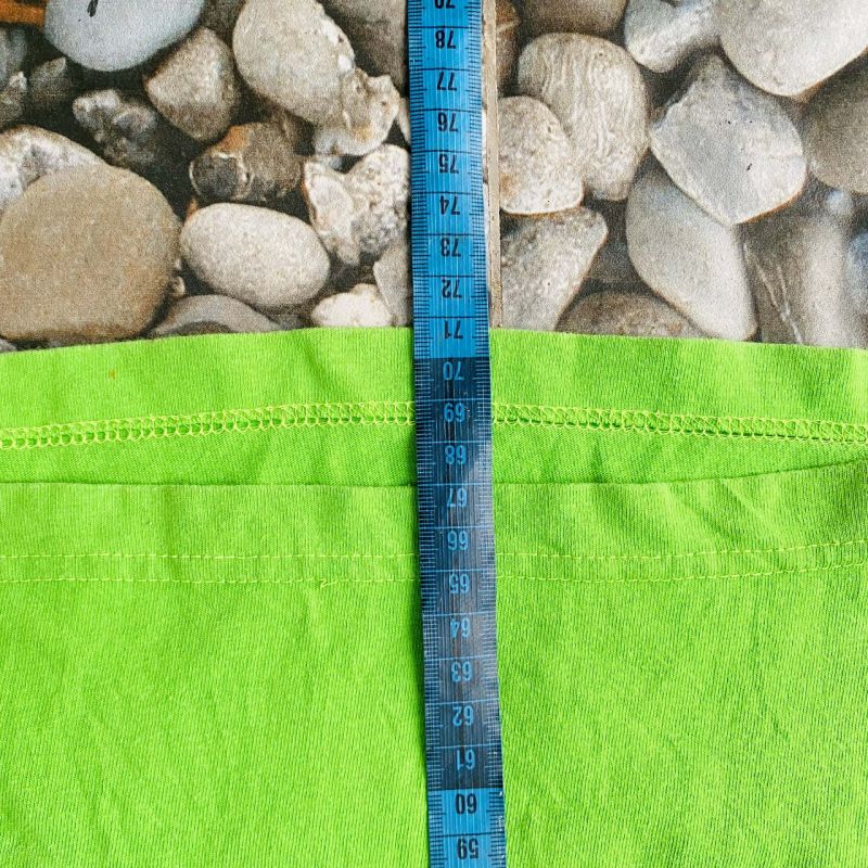 Kaos Polos Hijau Neon – Preloved